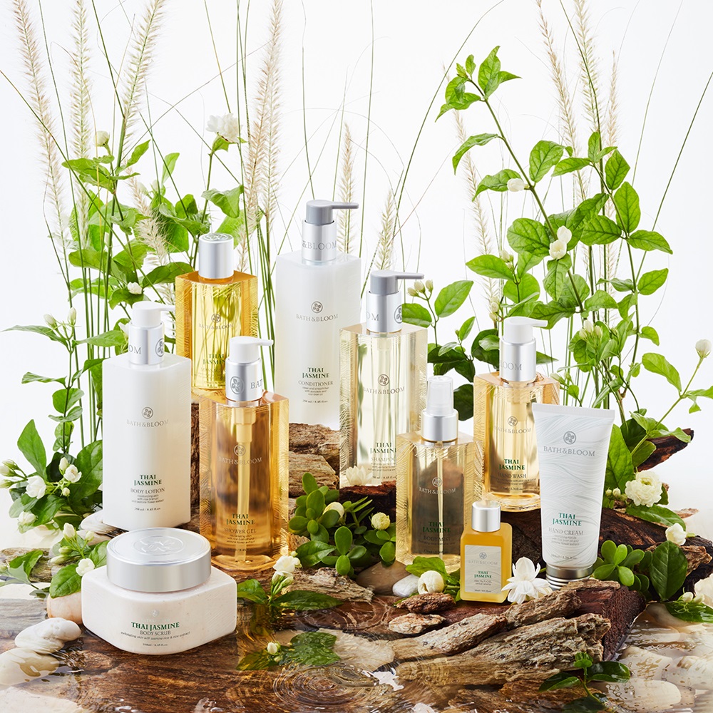 ผลิตภัณฑ์ในคอลเลคชั่นกลิ่นดอกมะลิไทย เป็นผลิตภัณฑ์ดูแลผิวที่มาพร้อมกลิ่นหอมอ่อนๆ เพื่อความผ่อนคลายของดอกมะลิไทย อีกทั้งยังได้รับการออกแบบมาเพื่อบำรุงและฟื้นฟูผิว ทำให้ผิวนุ่ม เรียบเนียน เปล่งประกายอย่างเป็นธรรมชาติ 