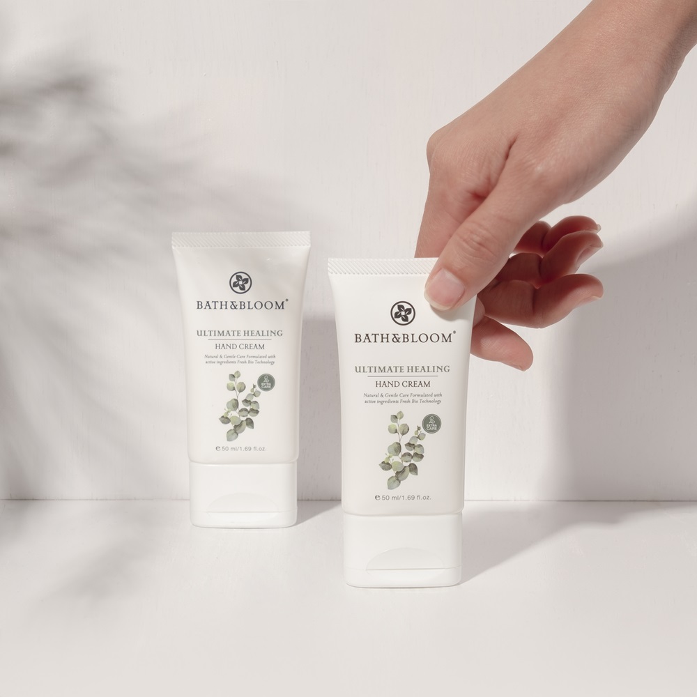 ULTIMATE HEALING HAND CREAM เหมาะสำหรับการใช้ในชีวิตประจำวัน ขนาดพกพาง่าย ใช้งานสะดวกทุกที่ ทุกเวลา ใช้บำรุงมือได้บ่อยตามต้องการ ULTIMATE HEALING HAND CREAM เหมาะสำหรับการใช้ในชีวิตประจำวัน ขนาดพกพาง่าย ใช้งานสะดวกทุกที่ ทุกเวลา ใช้บำรุงมือได้บ่อยตามต้องการ
