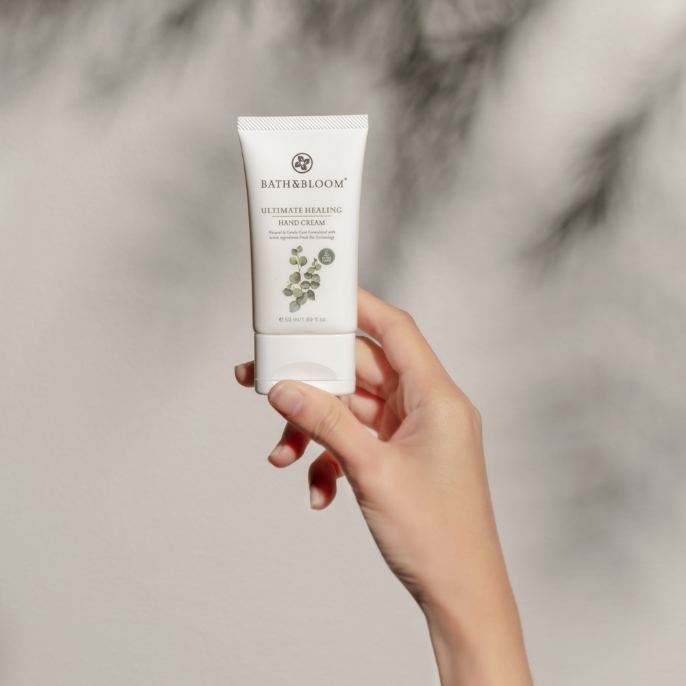 ULTIMATE HEALING HAND CREAM ช่วยบำรุงมือให้คงความนุ่มชุ่มชื้น ไม่แห้งแตกจากการล้างมือบ่อยๆ ULTIMATE HEALING HAND CREAM ช่วยบำรุงมือให้คงความนุ่มชุ่มชื้น ไม่แห้งแตกจากการล้างมือบ่อยๆ