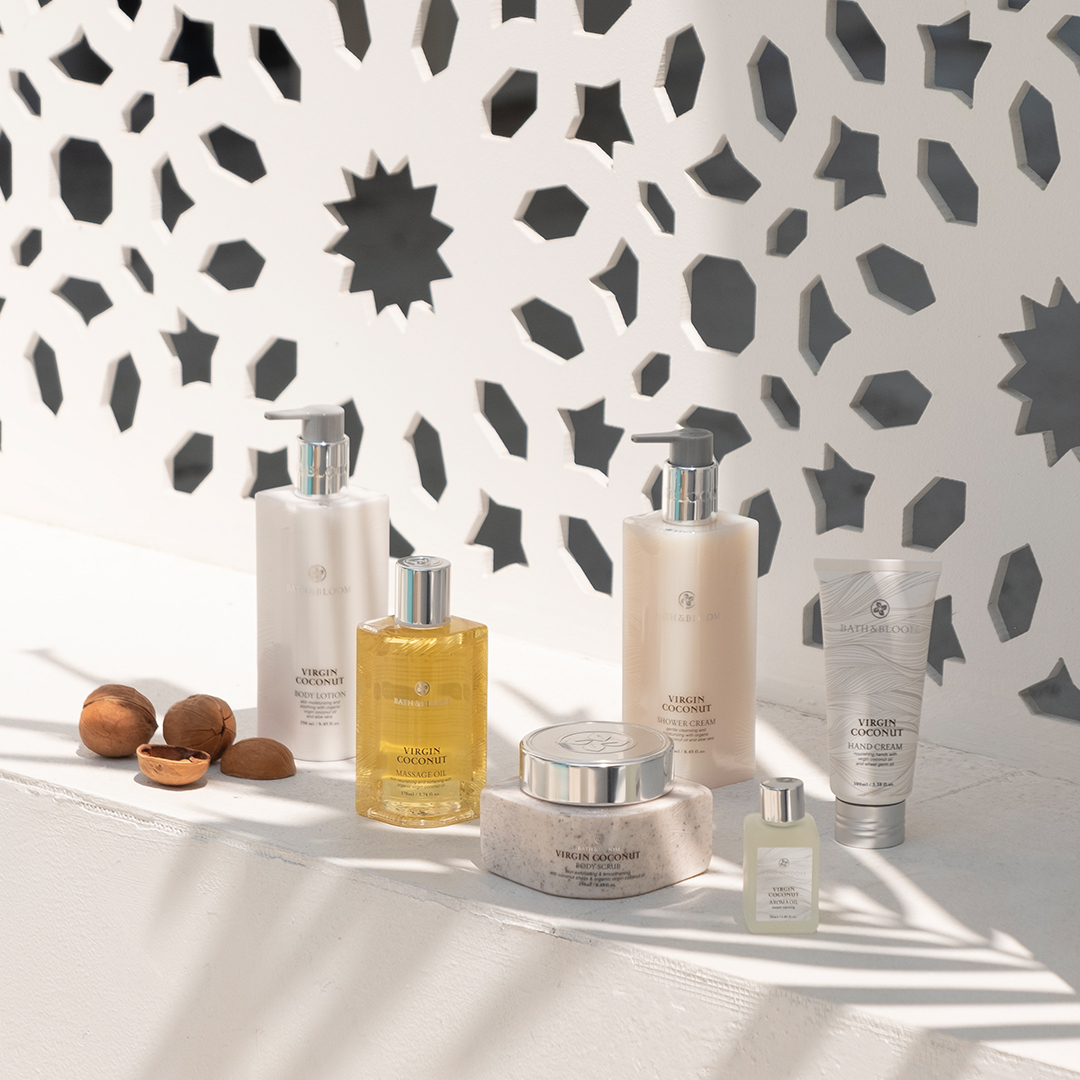 ผลิตภัณฑ์ในคอลเลคชั่นกลิ่นมะพร้าว สำหรับการดูแลผิวพรรณและเส้นผม พร้อมผลิตภัณฑ์ที่ช่วยเพิ่มความหอมภายในบ้าน