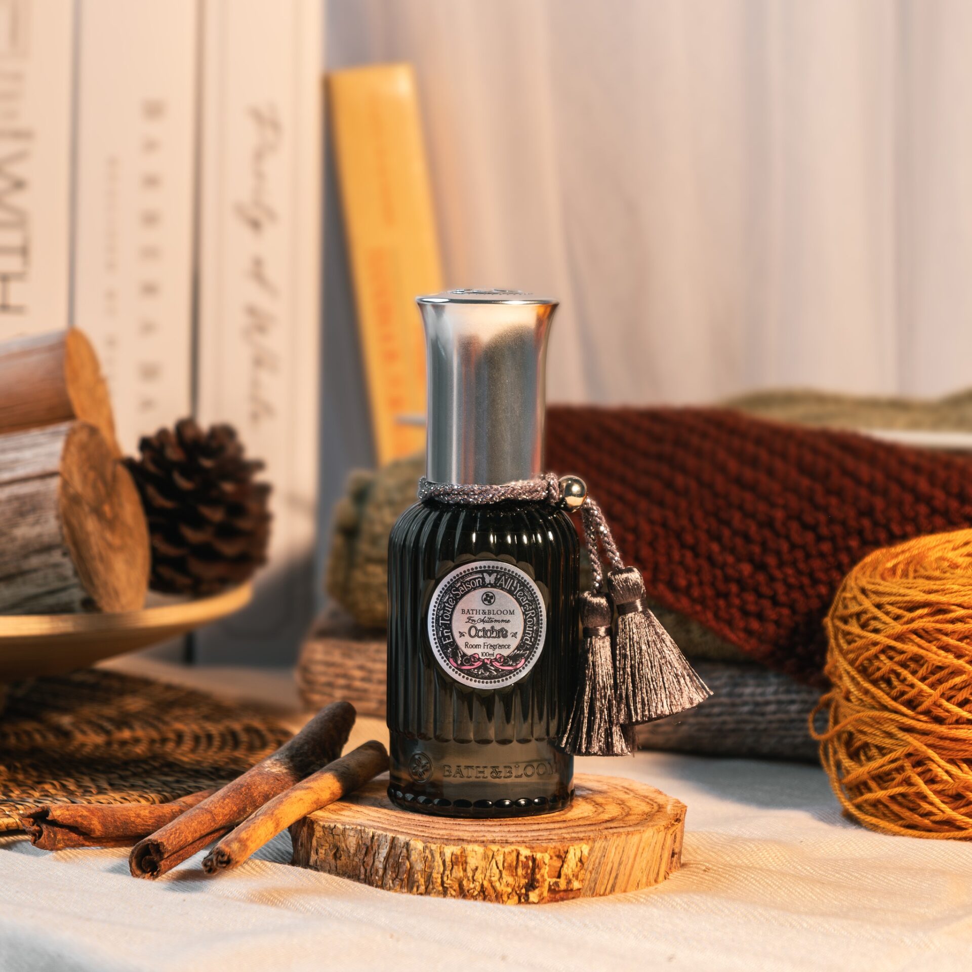 Jasmine, Rose & Lily Home Fragrance Spray (Octobre – October), 100 ml, included in the Infinite Bloom Home Fragrance Gift Set