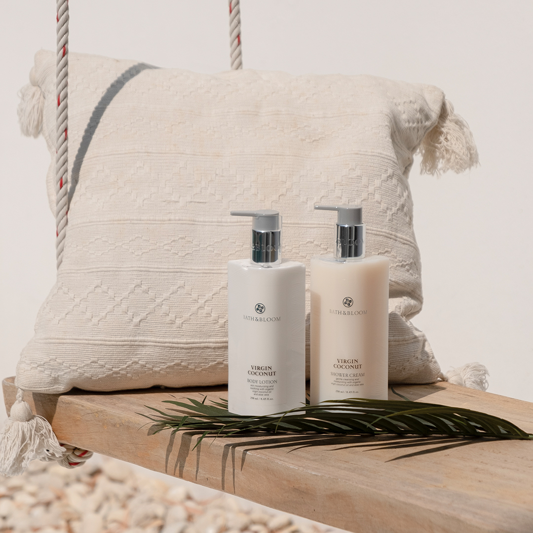 เพื่อความหอมและการดูแลผิวที่ได้ผลอย่างยาวนาน ควรใช้ควบคู่กับผลิตภัณฑ์ครีมอาบน้ำ กลิ่นมะพร้าว เพื่อประสิทธิภาพที่ดียิ่งขึ้น